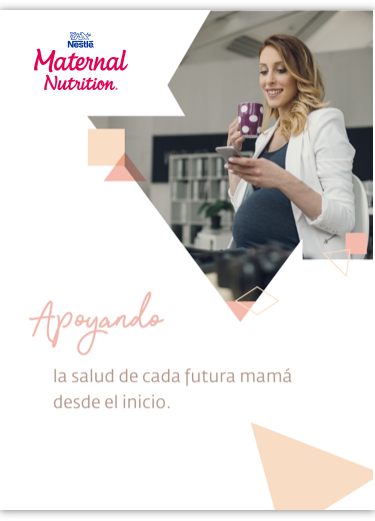 Mujer embarazada con taza y teléfono celular en mano. Nestlé® Maternal Nutrition, apoyando al salud de cada futura mamá desde el inicio