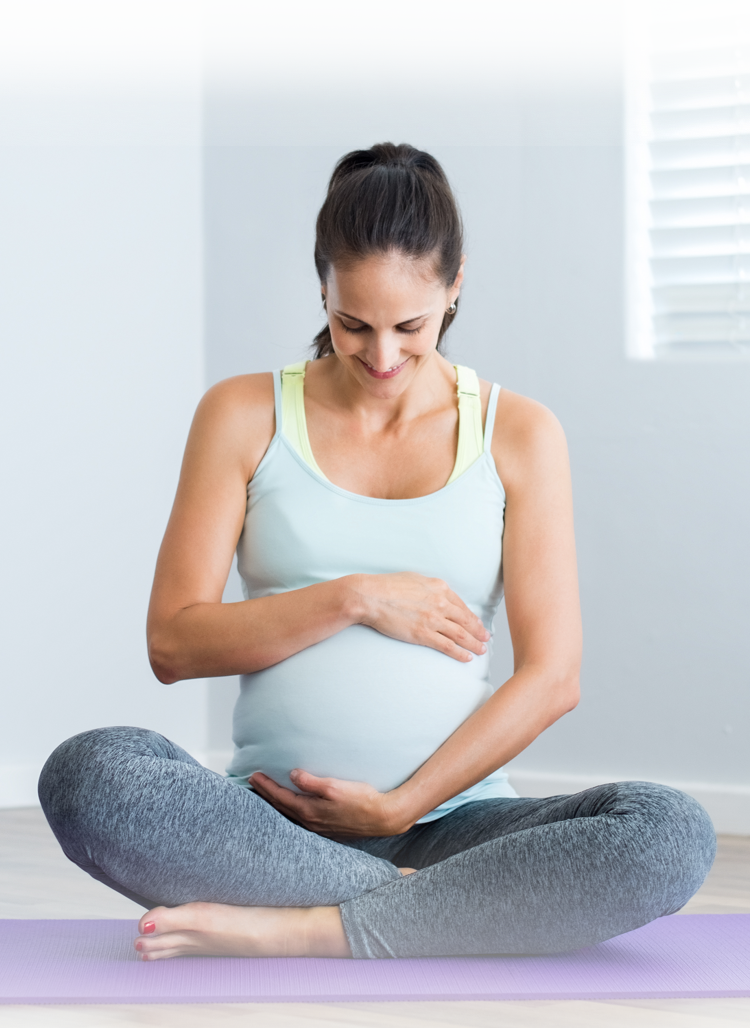 Mujer disfrutando de su embarazo saludable