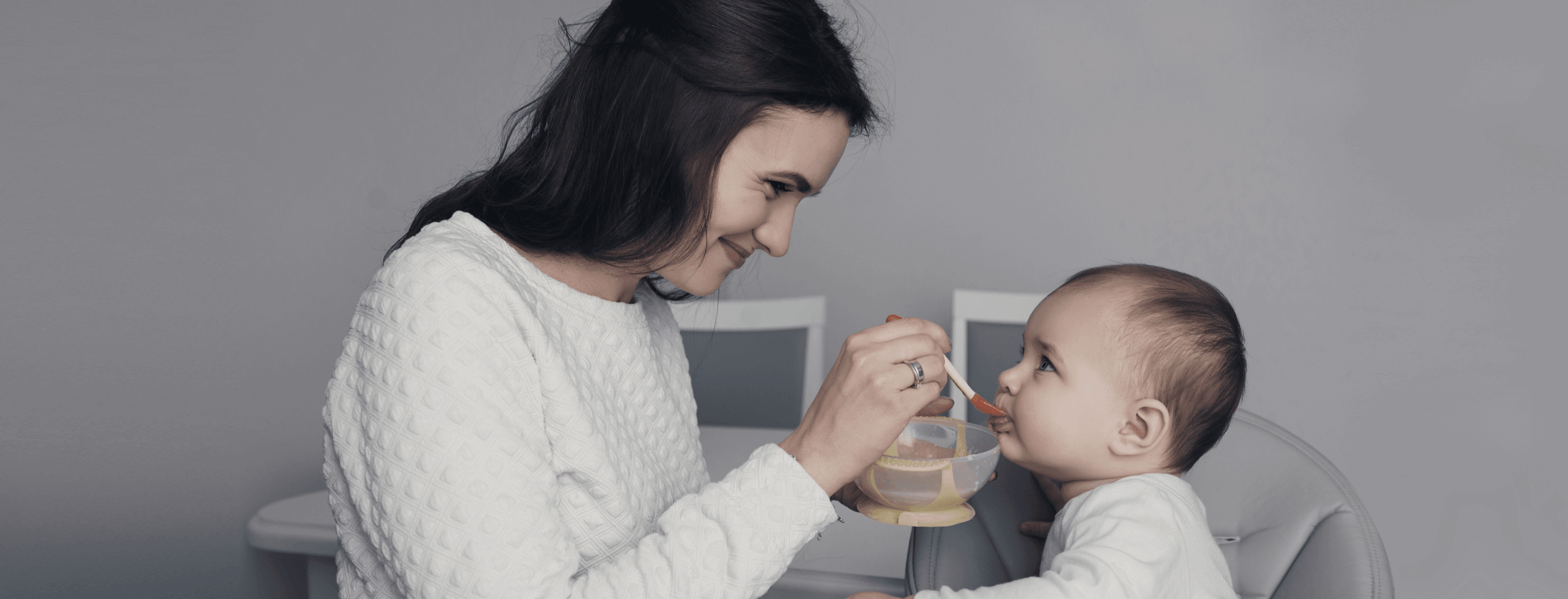 Mandre alimentando a su bebé resuelve sus dudas sobre los productos Gerber