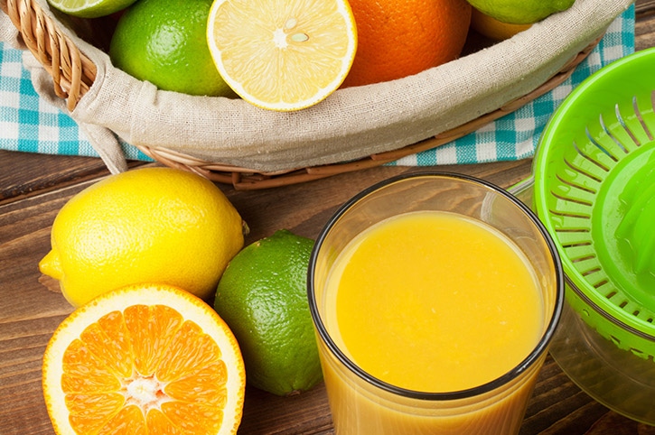 Un vaso de naraja natural te va a proporcionar vitamina C