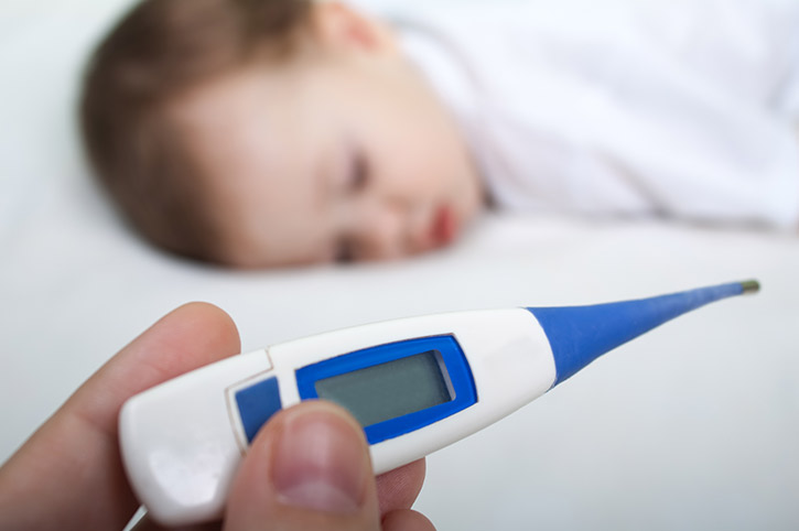 Termometro azul de bebe para medir la fiebre