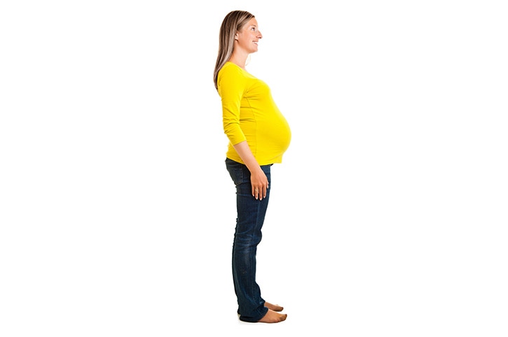 Joven embarazada de 23 a 31 semanas