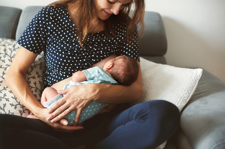 el amamantar al bebé durante la lactancia es algo muy importante