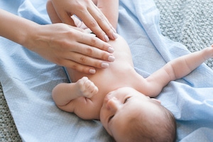 Darle un masaje a tu bebé es más fácil de lo que piensas