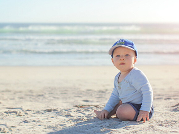 10 consejos para proteger al bebé en la playa