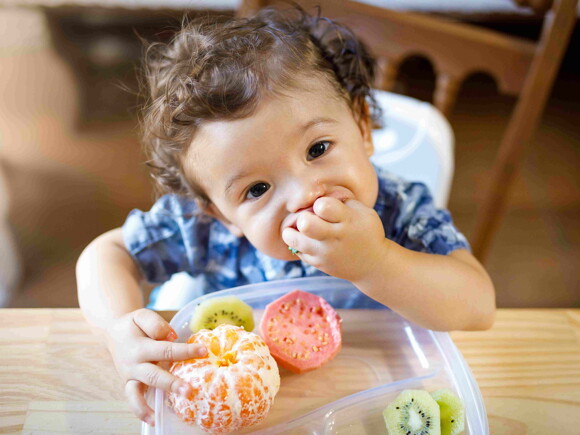 Snacks adecuados para una alimentación sana en tu bebé.