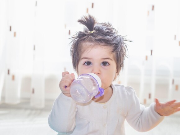 Qué leche puede tomar un bebé de 1 año