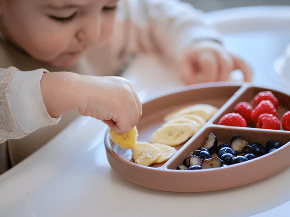 Los mejores trucos para que tu bebé empiece a comer fruta y verdura – My  Baby Mattress