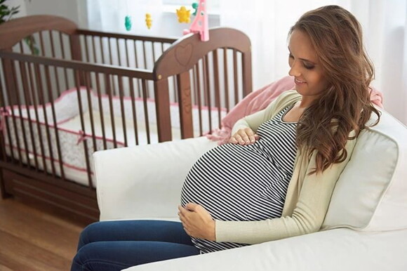 Una mujer embarazada debe evitar los mariscos, cafeínas, irritantes y desvelarse